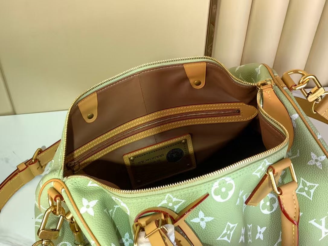 Pre-Owned Authentic Louis Vuitton Speedy 30 Bandoulière