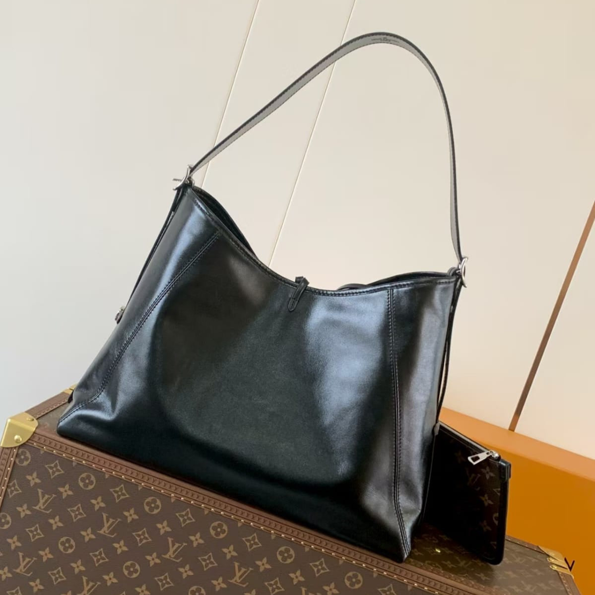 Pre-Owned Authentic Louis Vuitton Carry All Vibe MM – Lambskin Leather, Palladium Hardware