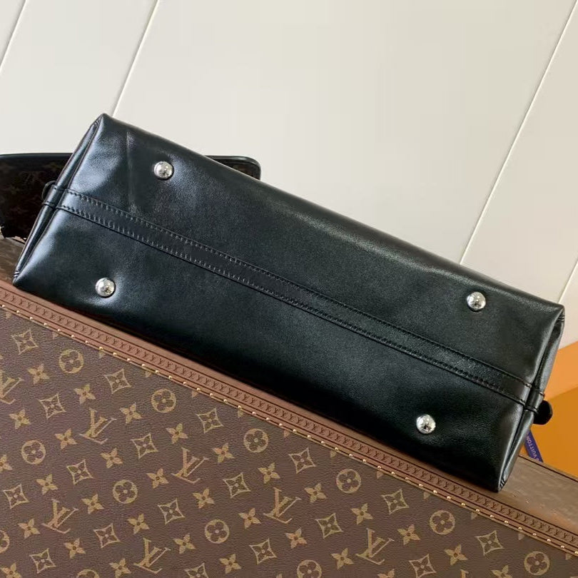 Pre-Owned Authentic Louis Vuitton Carry All Vibe MM – Lambskin Leather, Palladium Hardware