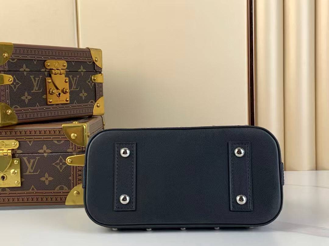 Pre-Owned Authentic Louis Vuitton Alma BB Monopaname – Monogram Canvas