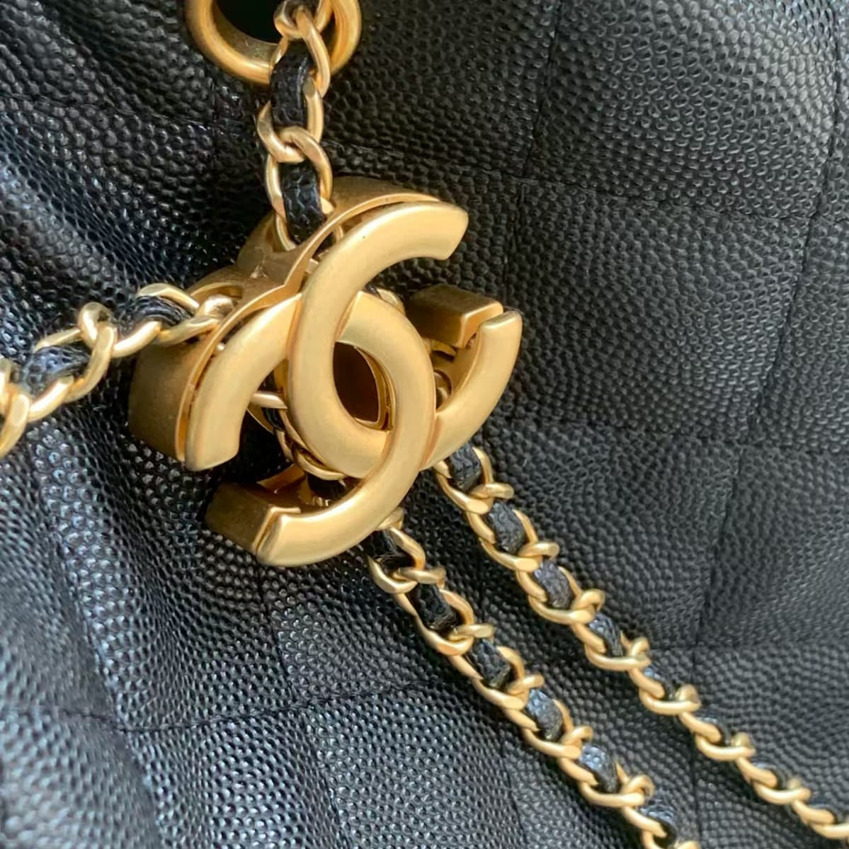 Chanel Medium Caviar Leather 25 Handbag Black Pre-Owned Authentic