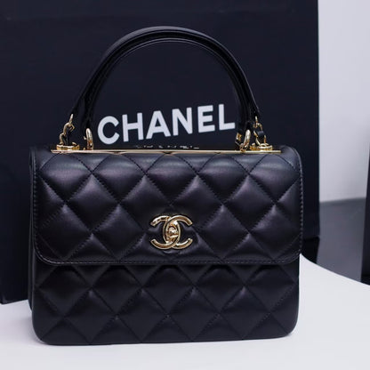 Pre-Owned Authentic Chanel  19cm Trendy Shoulder Bag in Black Lambskin