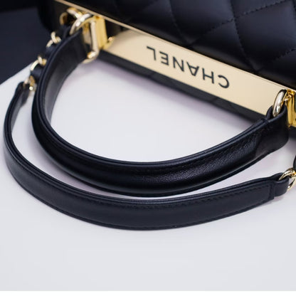 Pre-Owned Authentic Chanel  19cm Trendy Shoulder Bag in Black Lambskin