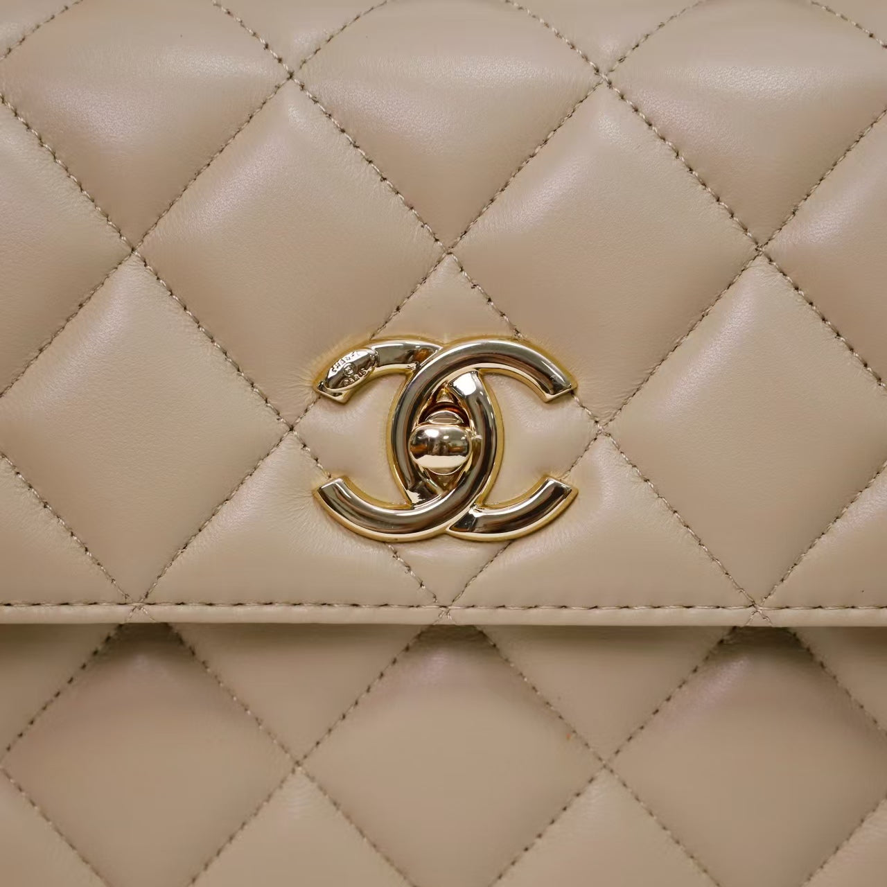 Pre-Owned Authentic 25cm Chanel Trendy Large Bag  Biege