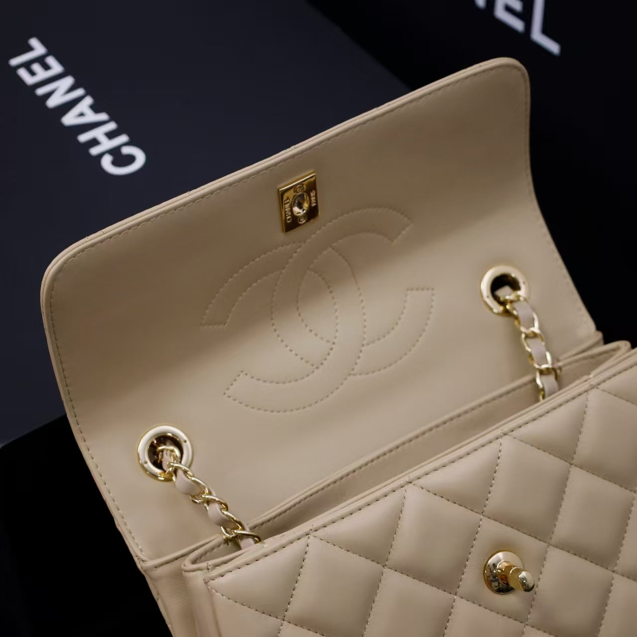 Pre-Owned Authentic 25cm Chanel Trendy Large Bag  Biege