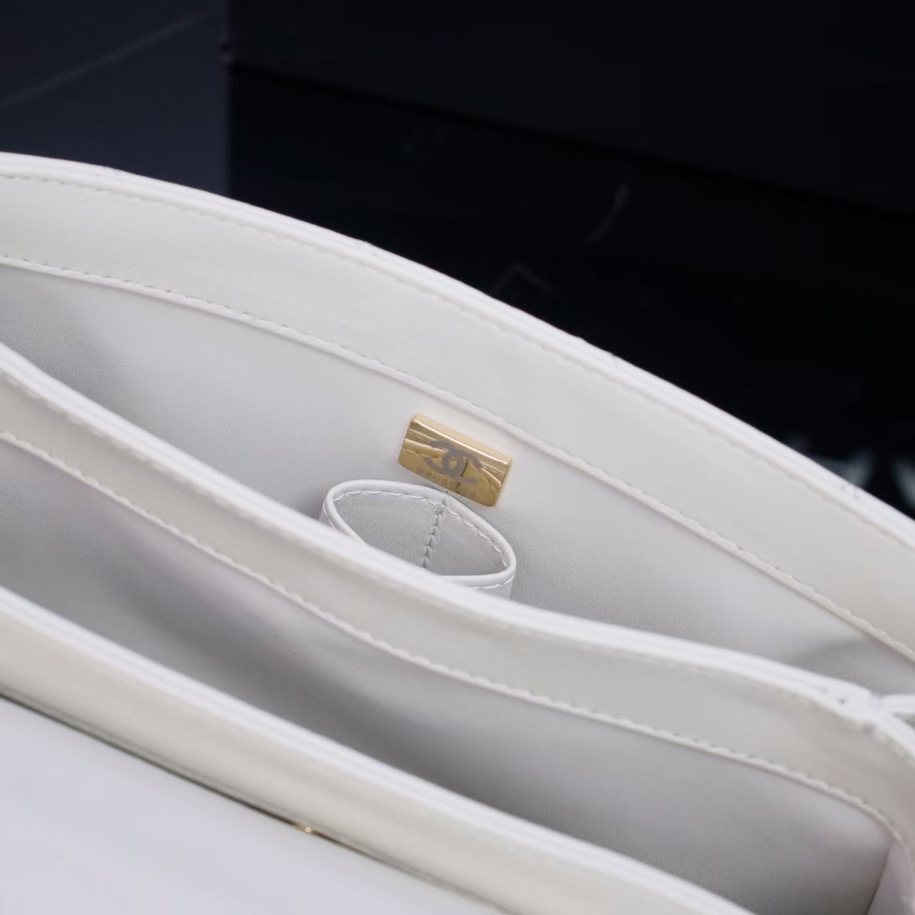 Pre-Owned Authentic 25cm Chanel Trendy Large  Bag White