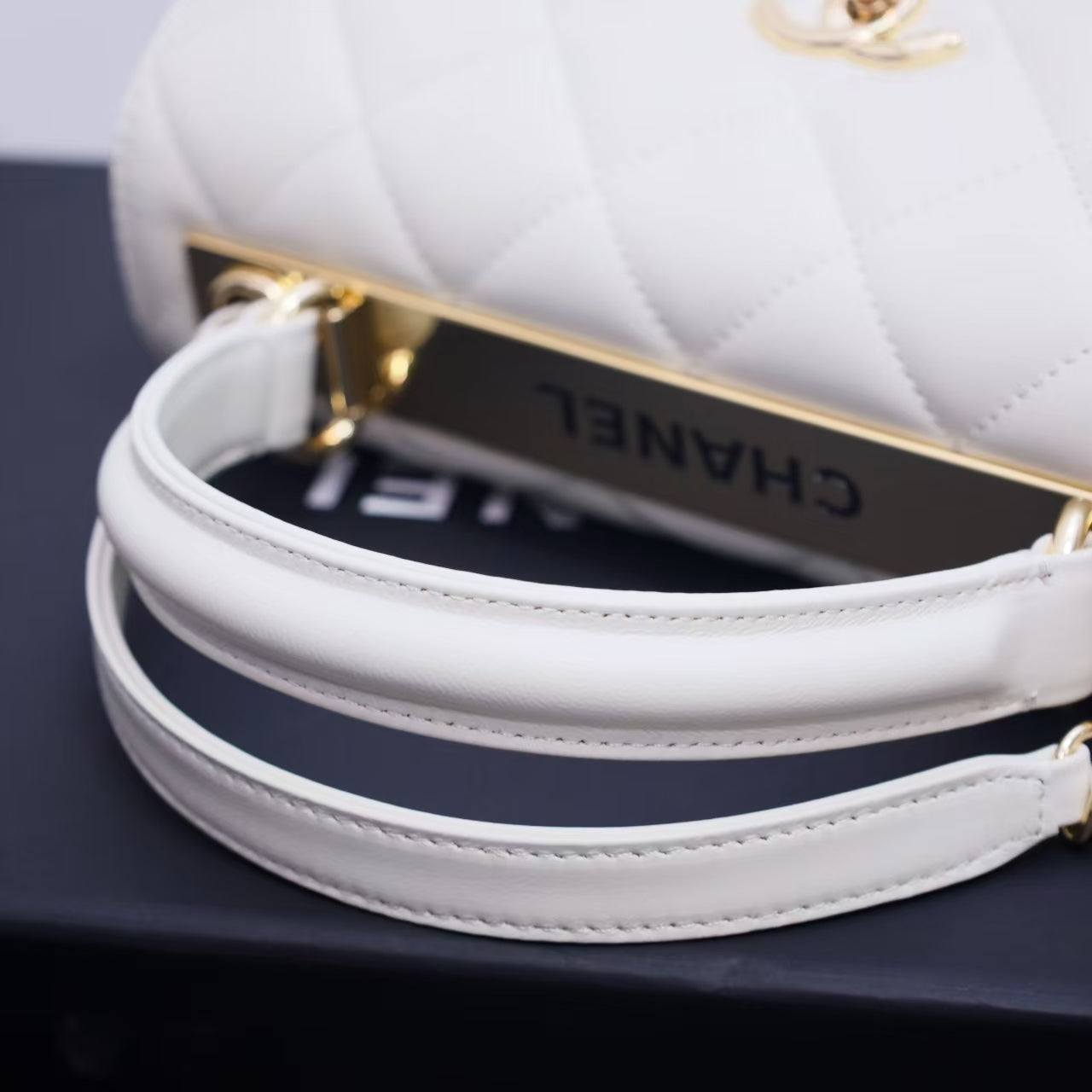 Pre-Owned Authentic 25cm Chanel Trendy Large  Bag White