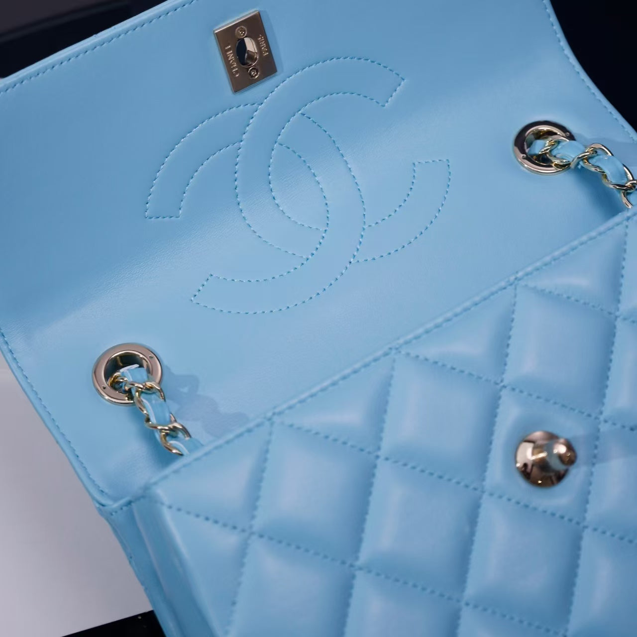 Pre-Owned Authentic 25cm Chanel Trendy Large  Bag Light Blue