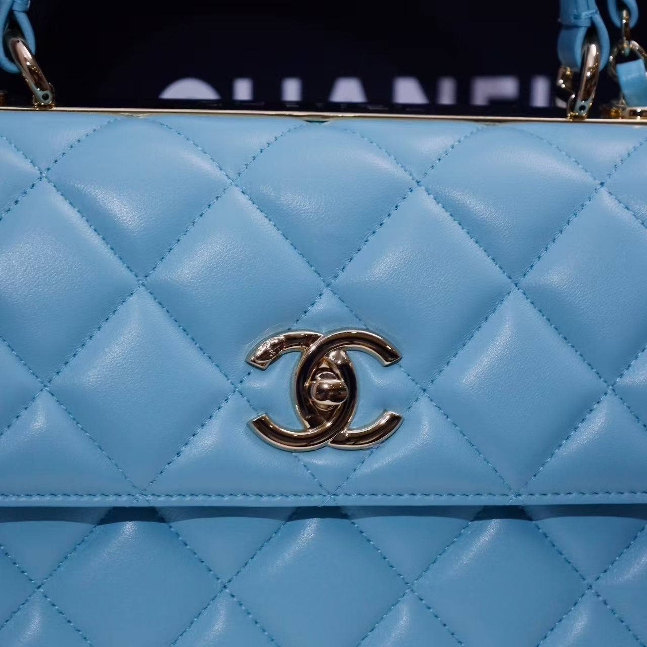 Pre-Owned Authentic 25cm Chanel Trendy Large  Bag Light Blue