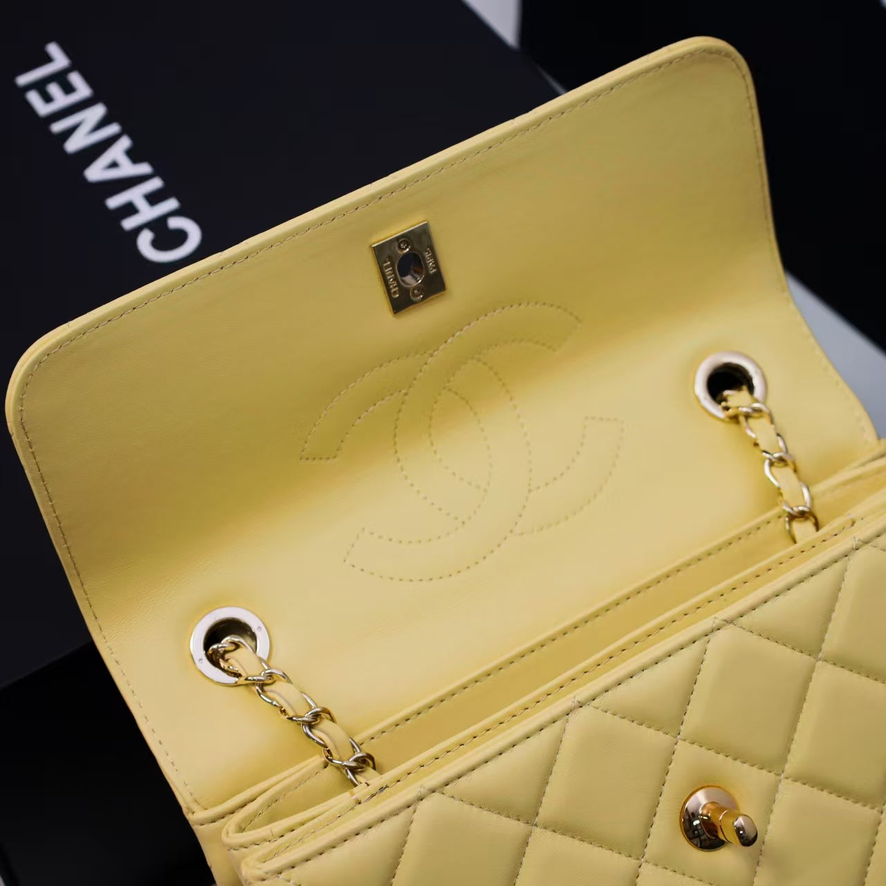 Pre-Owned  Authentic 25cm Chanel Trendy Large Bag Light Gold