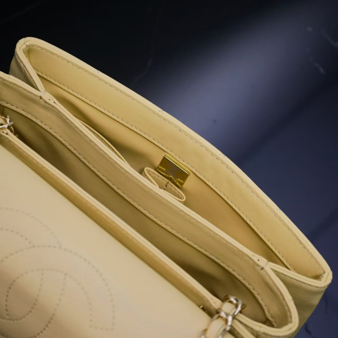 Pre-Owned  Authentic 25cm Chanel Trendy Large Bag Light Gold
