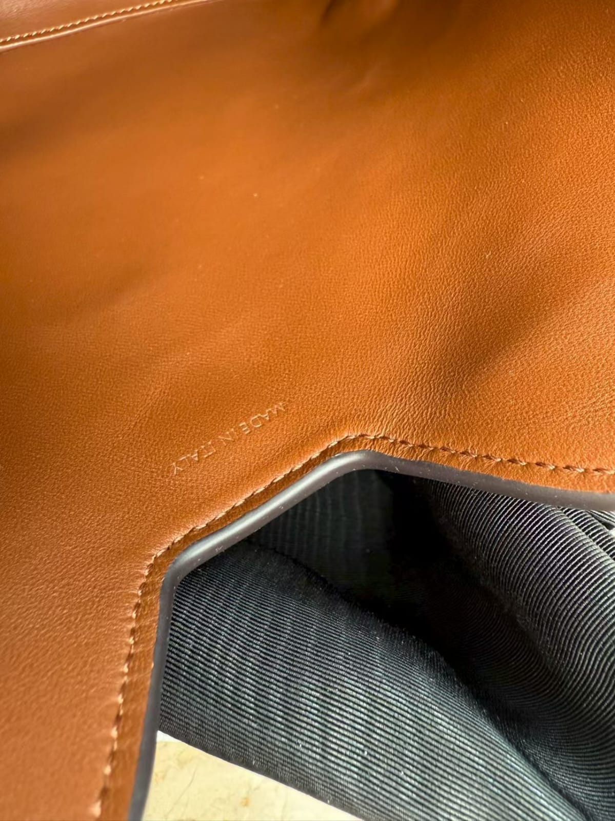 Pre-Owned Authentic Camille 16 Soft Tan Medium Bag in Smooth Calfskin