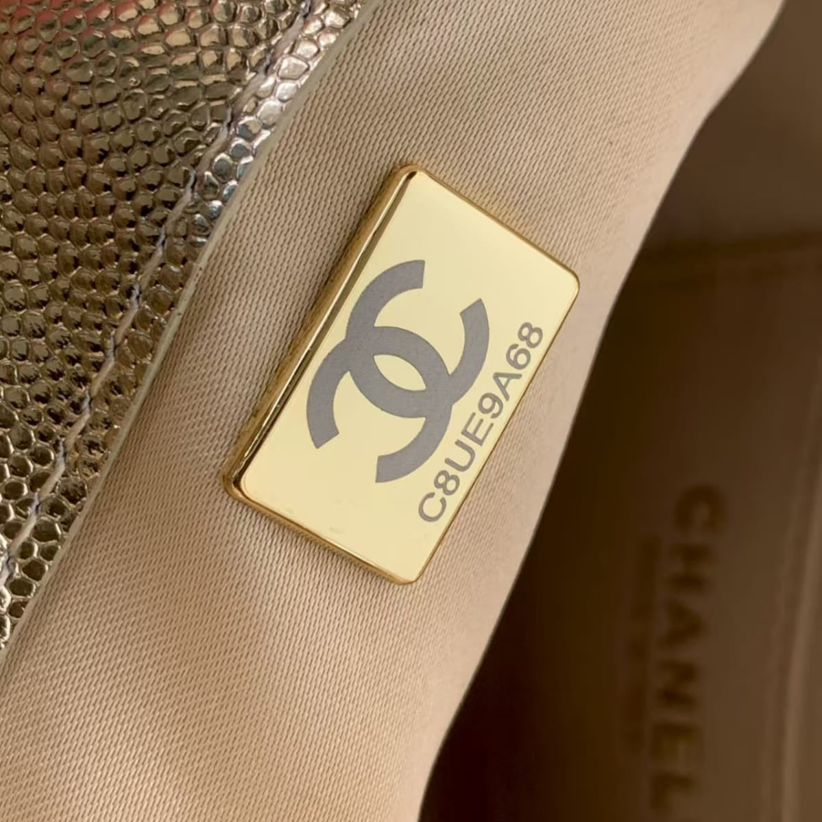 Pre-Owned Authentic Chanel Medium Caviar Leather 25 Handbag Gold