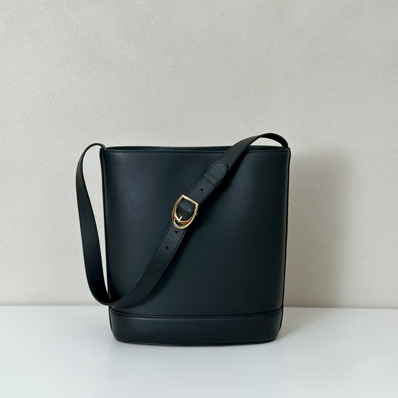 Gucci 73 Medium Bag  Black Leather Pre-Owned Authentic