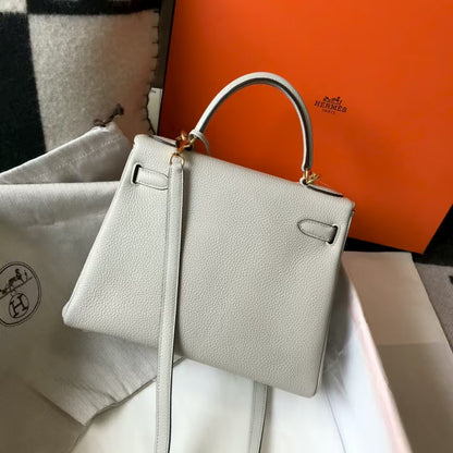 Pre-Owned Authentic Hermès Kelly 25 Retourne Swift Leather in White
