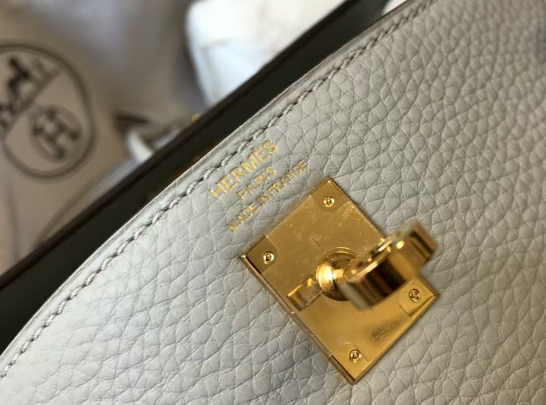 Hermès Kelly 25 Retourne Swift Leather in White Pre-Owned Authentic