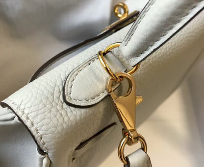 Pre-Owned Authentic Hermès Kelly 25 Retourne Swift Leather in White