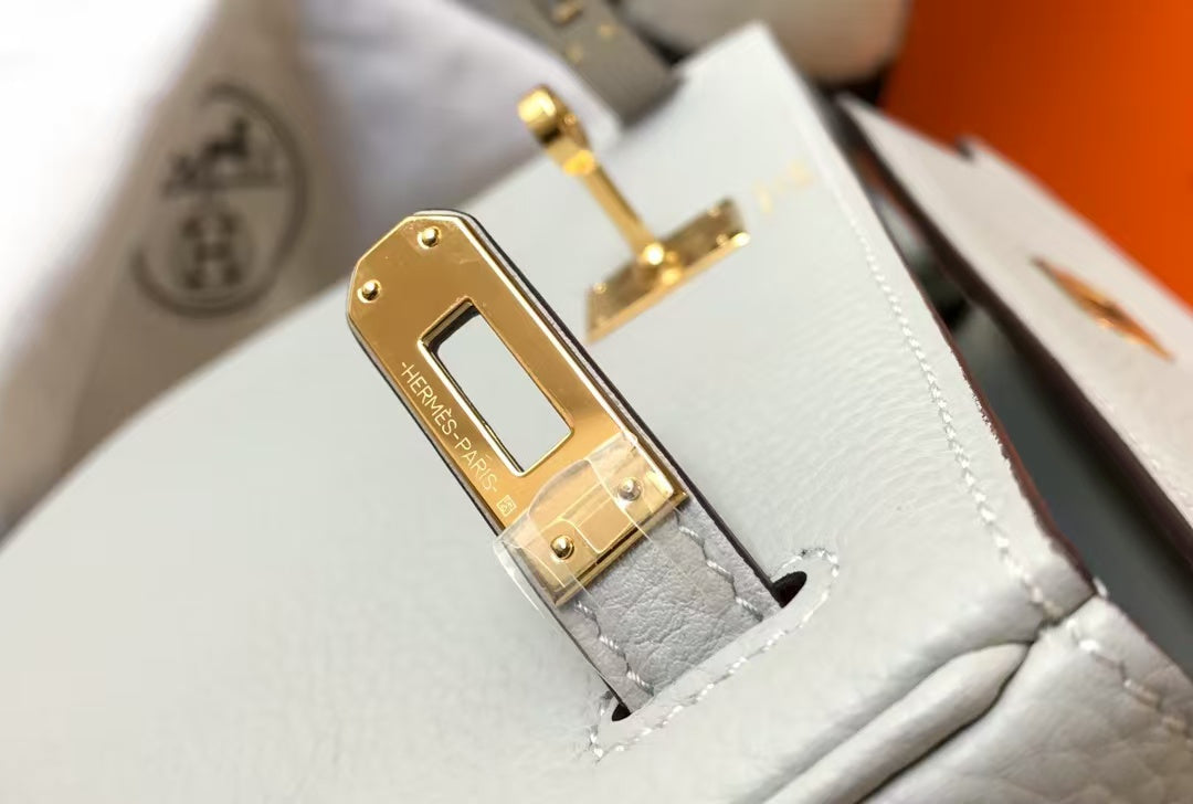 Hermès Kelly 25 Retourne Swift Leather in White Pre-Owned Authentic