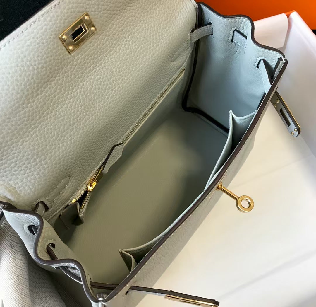 Hermès Kelly 25 Retourne Swift Leather in White Pre-Owned Authentic