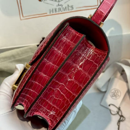 Pre-Owned Authentic Hermes Constance 18  Shiny Alligator Leather in Red