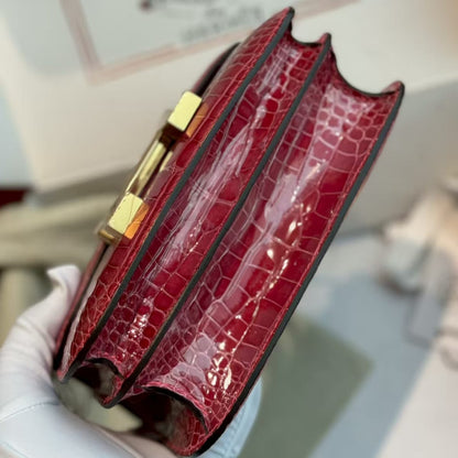 Pre-Owned Authentic Hermes Constance 18  Shiny Alligator Leather in Red