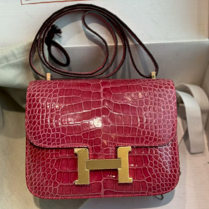 Pre-Owned Authentic Hermes Constance 18  Shiny Alligator Leather in Red
