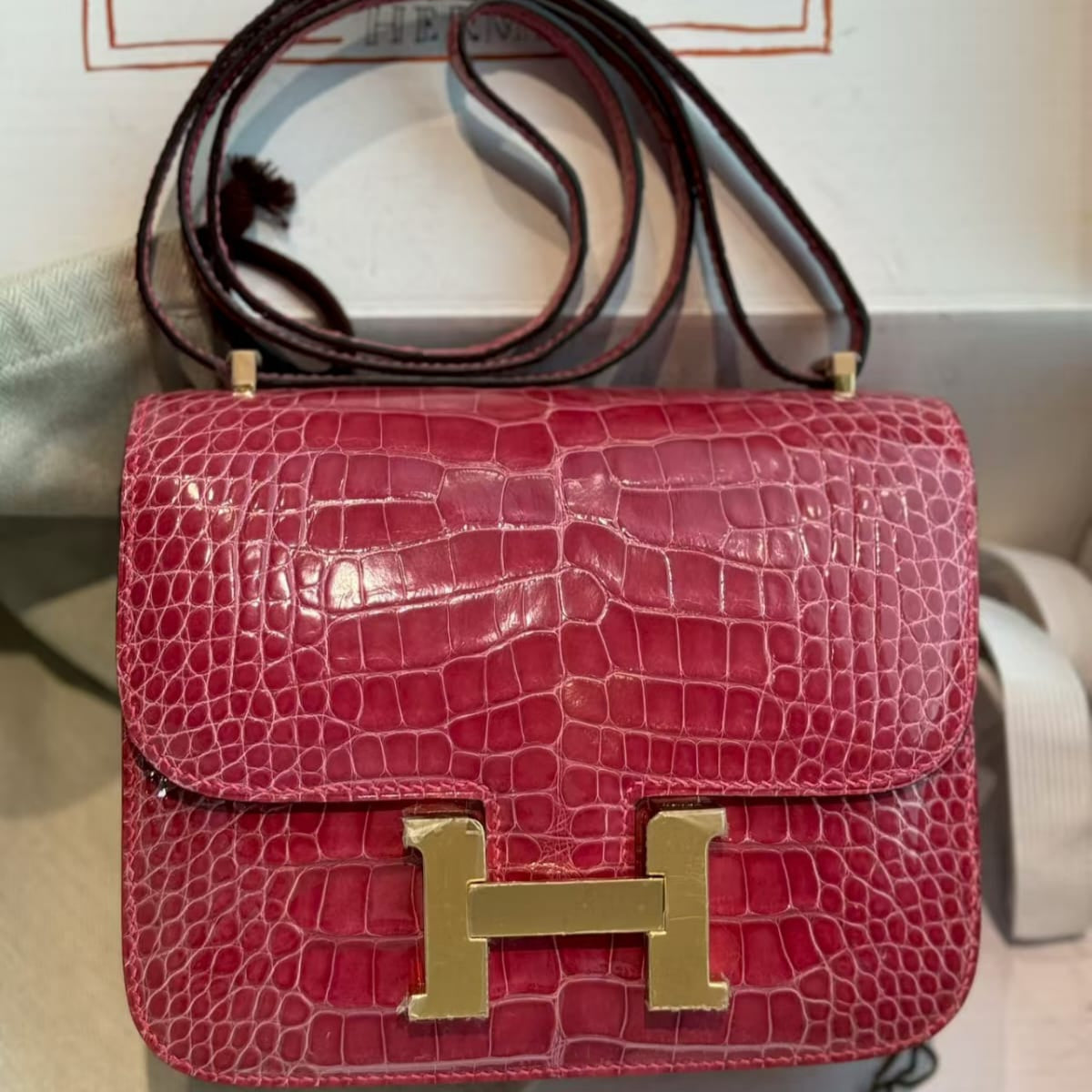 Hermès Constance 18  Shiny Alligator Leather in Red Pre-Owned Authentic