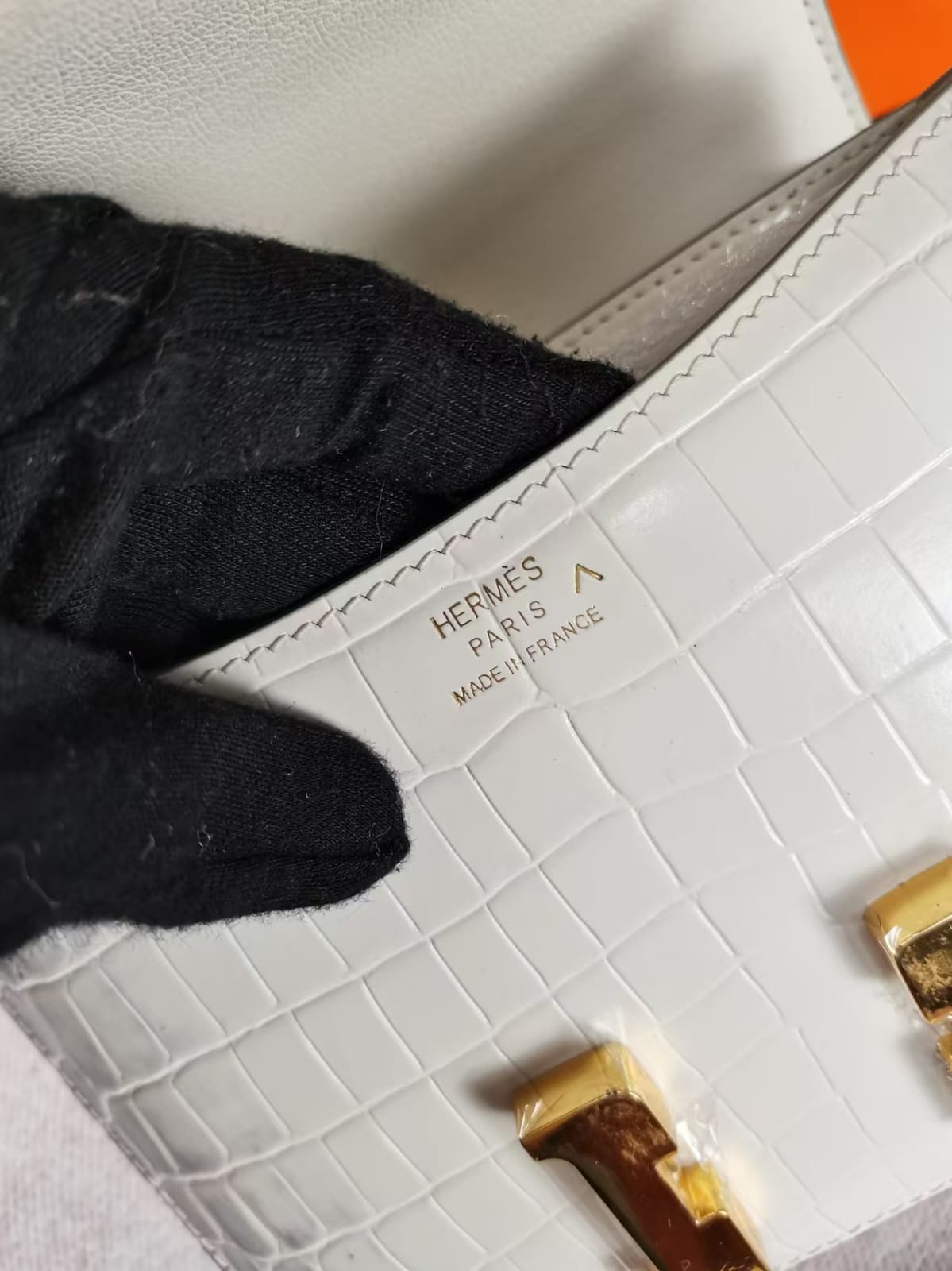Hermès Constance 18 Bag – White Shiny Alligator with Palladium Hardware – Pre-Owned Authentic