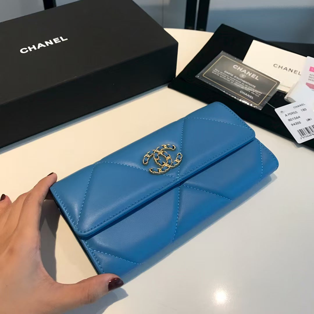 Chanel 19 Quilted Flap Wallet in Turquoise Goatskin with Aged Brass CC – Pre-Owned Authentic
