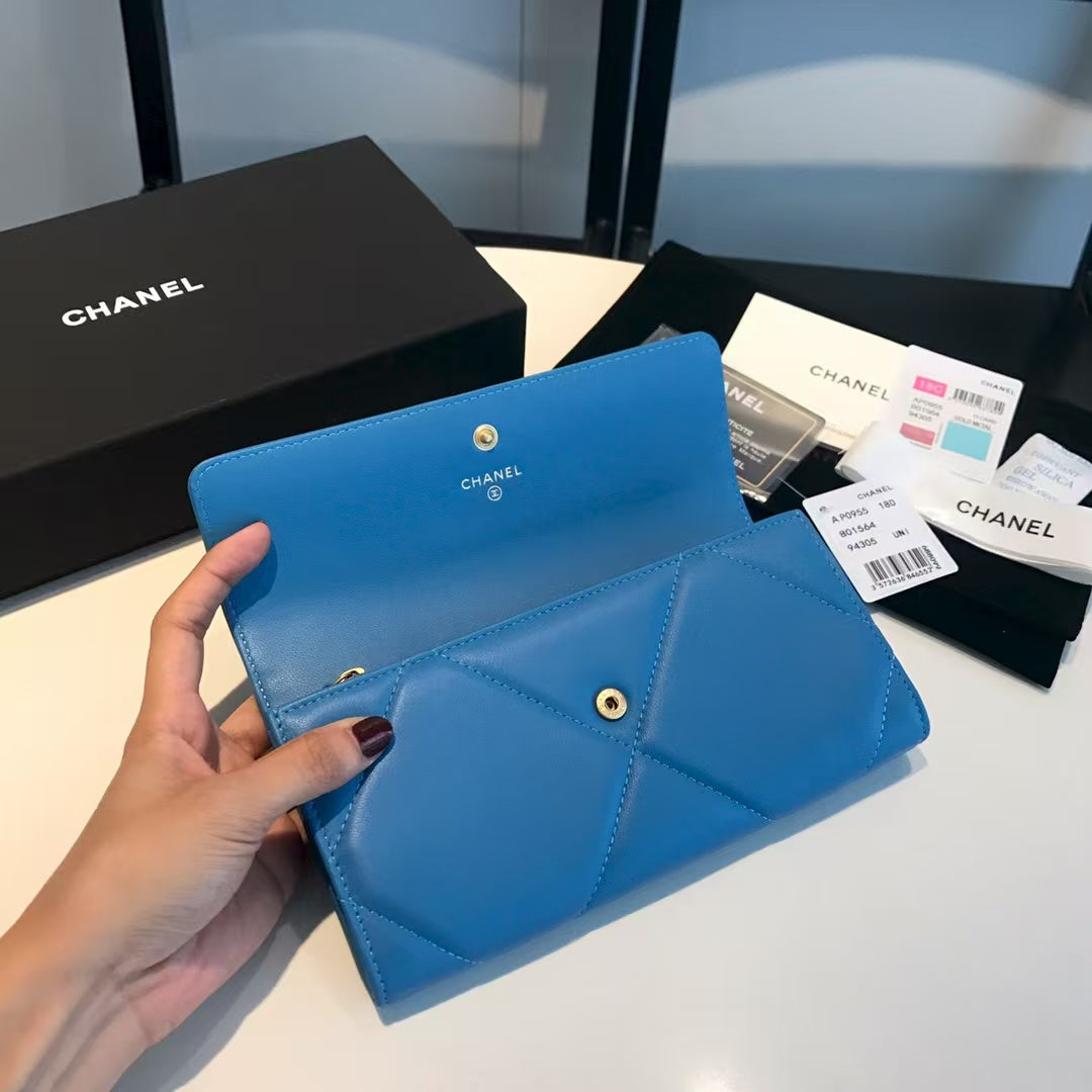 Chanel 19 Quilted Flap Wallet in Turquoise Goatskin with Aged Brass CC – Pre-Owned Authentic