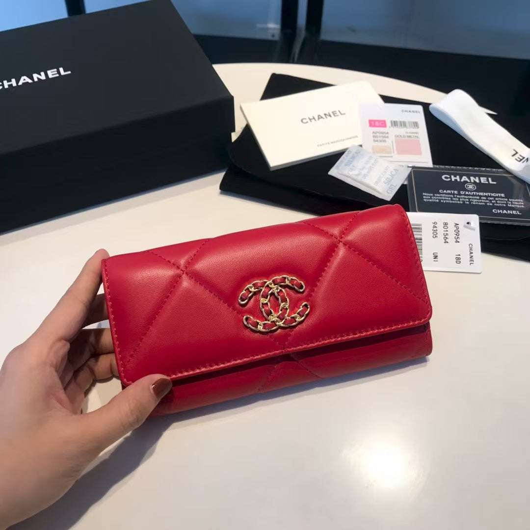 Chanel 19 Quilted Flap Wallet in Red Goatskin with Aged Brass CC – Pre-Owned Authentic