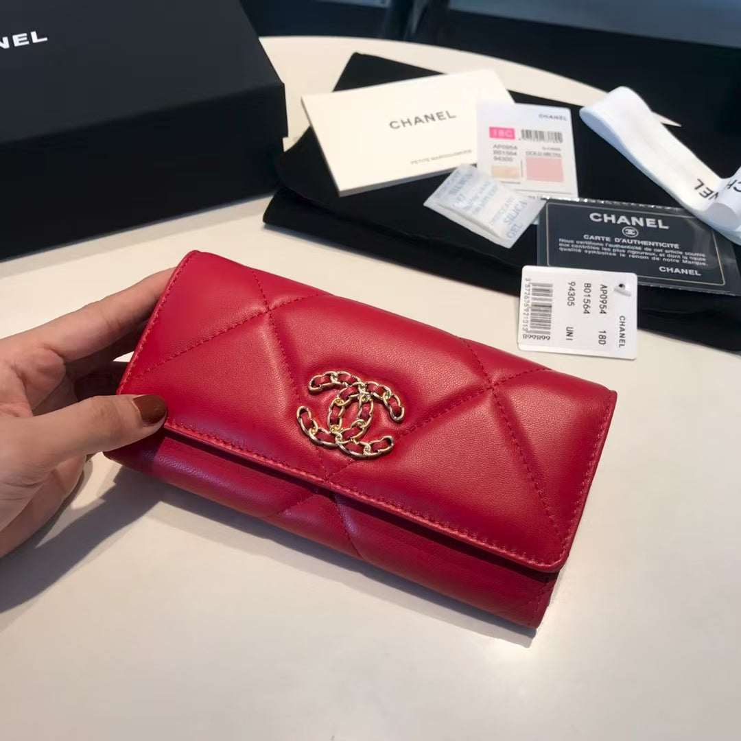 Chanel 19 Quilted Flap Wallet in Red Goatskin with Aged Brass CC – Pre-Owned Authentic