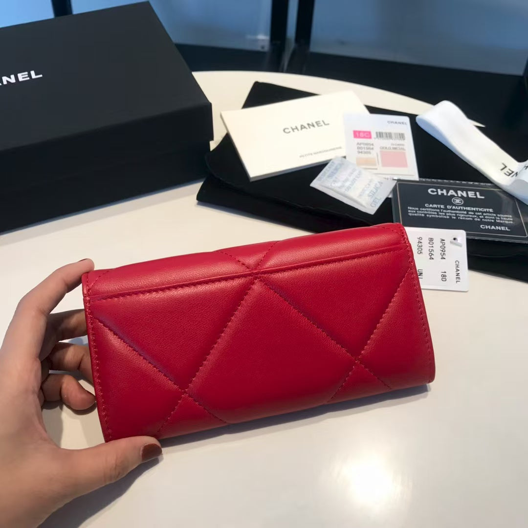 Chanel 19 Quilted Flap Wallet in Red Goatskin with Aged Brass CC – Pre-Owned Authentic