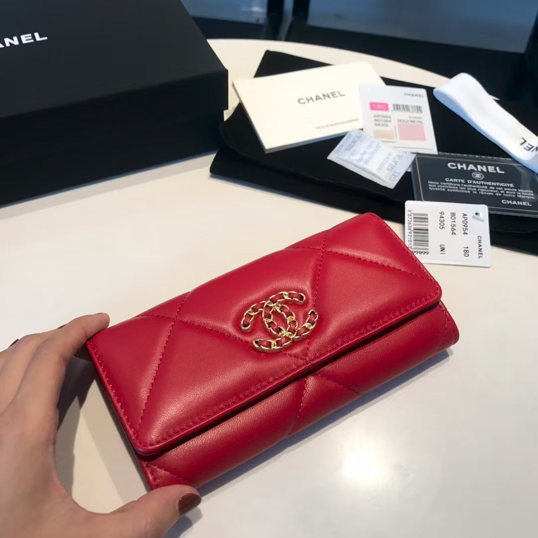 Chanel 19 Quilted Flap Wallet in Red Goatskin with Aged Brass CC – Pre-Owned Authentic