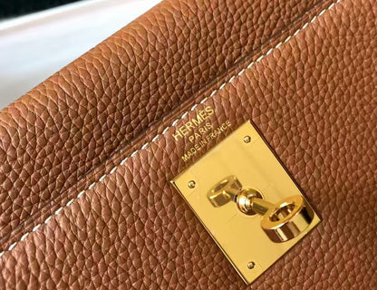 Pre-Owned Authentic Hermes Kelly 25 Tan Leather in Gold