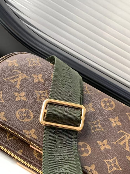 M44813 Pre-Owned Authentic Louis Vuitton Multi Pochette with Authentic RFID Tag