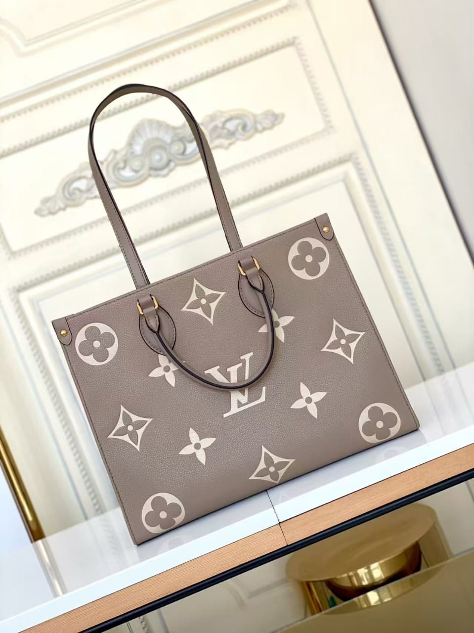 Pre-Owned Authentic Louis Vuitton Onthego MM