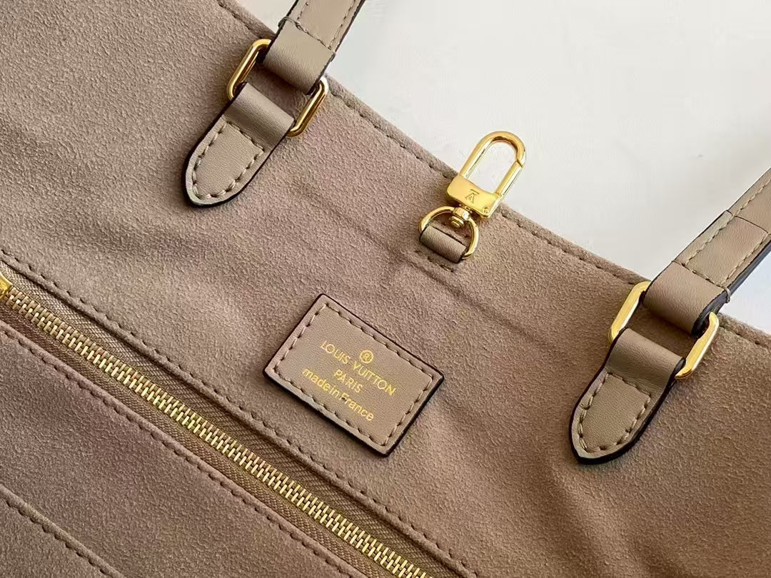 Pre-Owned Authentic Louis Vuitton Onthego MM