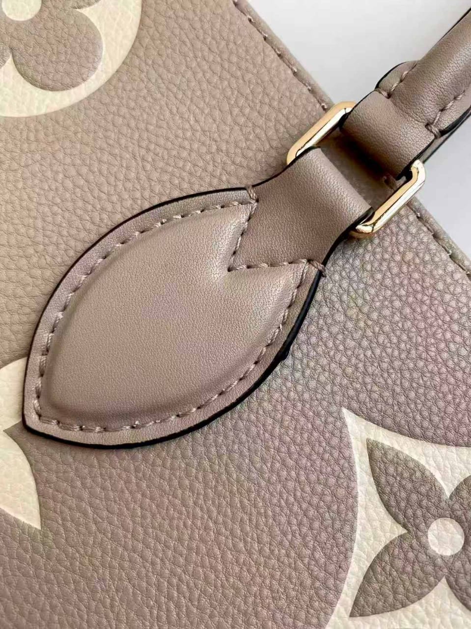 Pre-Owned Authentic Louis Vuitton Onthego MM