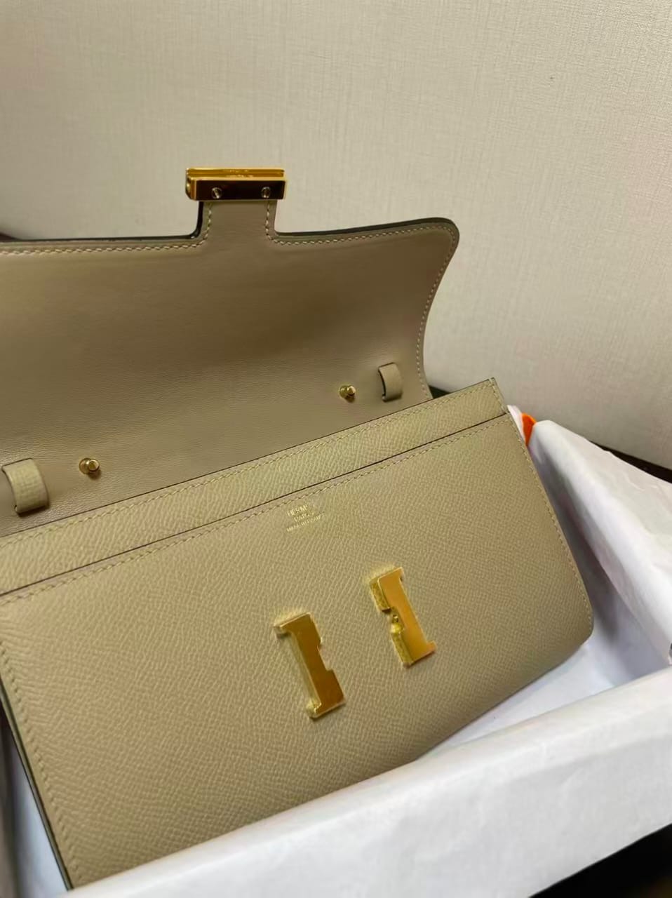 Pre-Owned Authentic Hermes Constance Biege E709