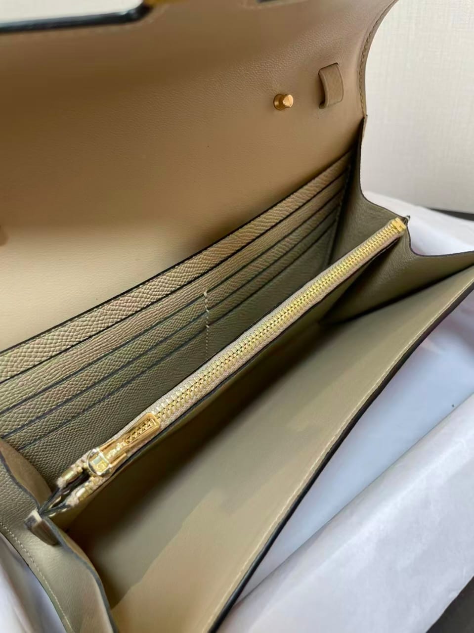 Pre-Owned Authentic Hermes Constance Biege E709
