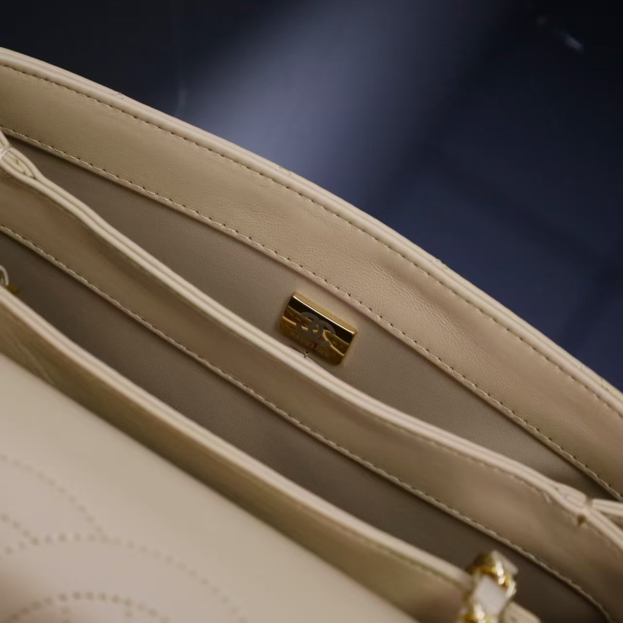 Pre-Owned Authentic 25cm Chanel Trendy Large Bag Apricot Light Gold 93266