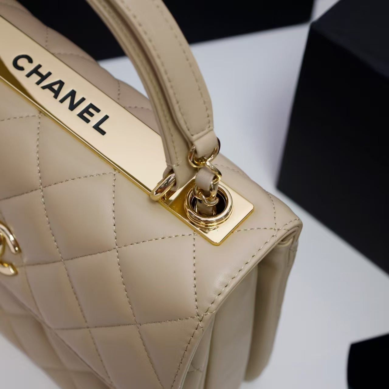 Pre-Owned Authentic 25cm Chanel Trendy Large Bag Apricot Light Gold 93266