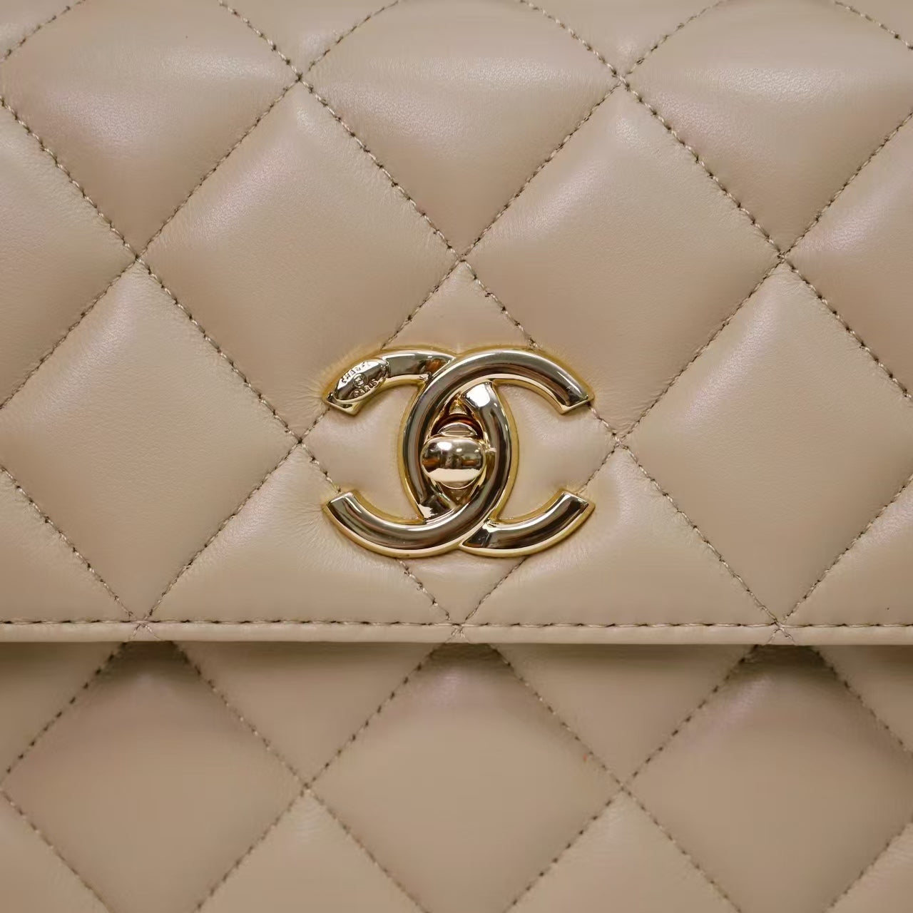 Pre-Owned Authentic 25cm Chanel Trendy Large Bag Apricot Light Gold 93266