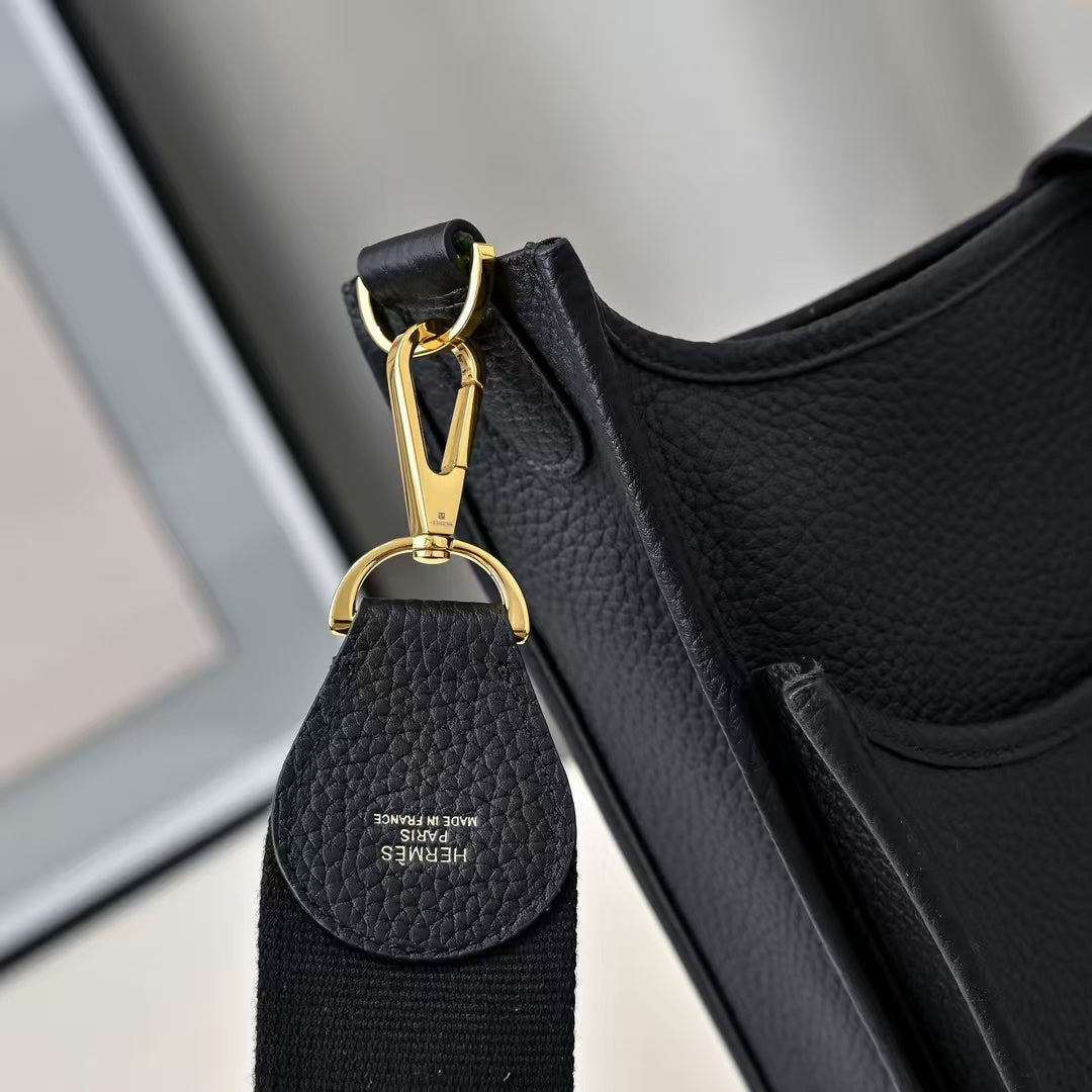 Pre-Owned Authentic - Hermes Evelyne 23  Clemence Black