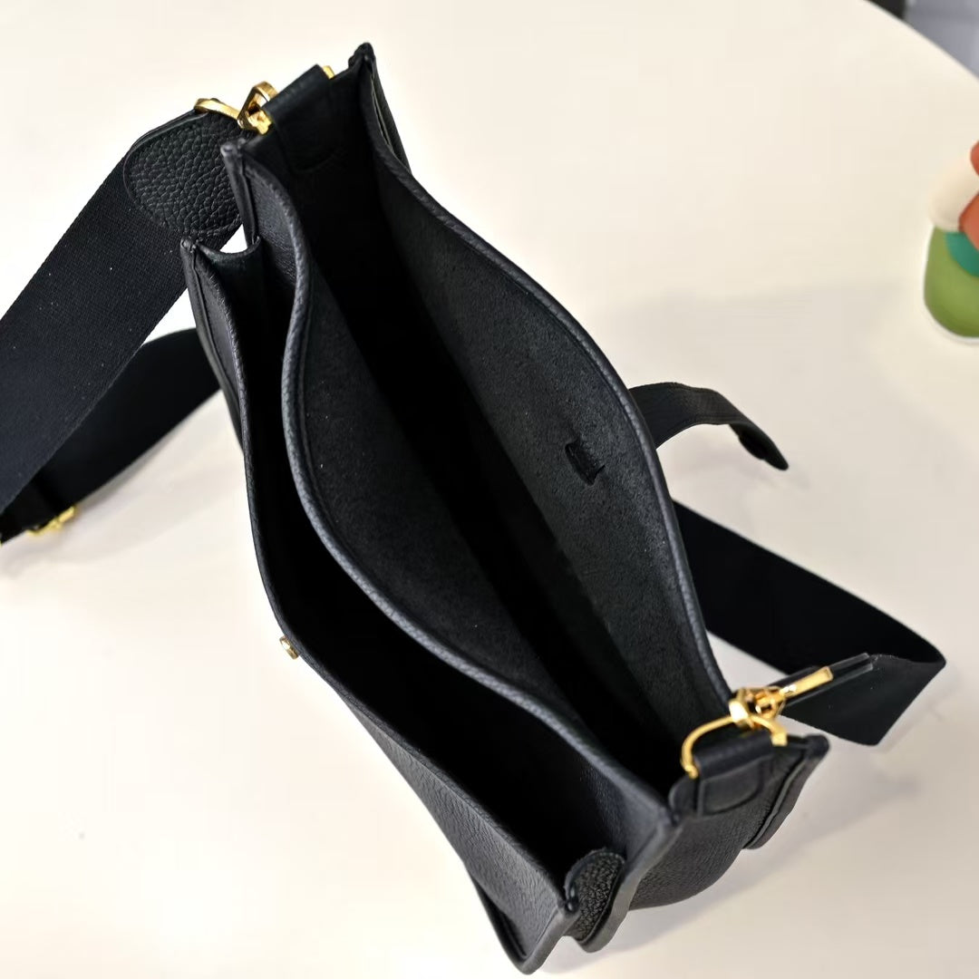 Pre-Owned Authentic - Hermes Evelyne 23  Clemence Black