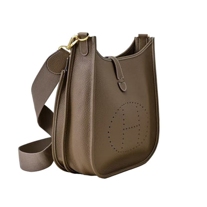 Pre-Owned Authentic - Hermes Evelyne 23  Taurillon Clemence Etoupe