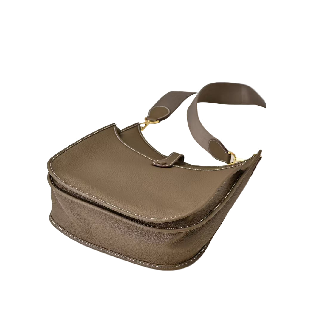Pre-Owned Authentic - Hermes Evelyne 23  Taurillon Clemence Etoupe