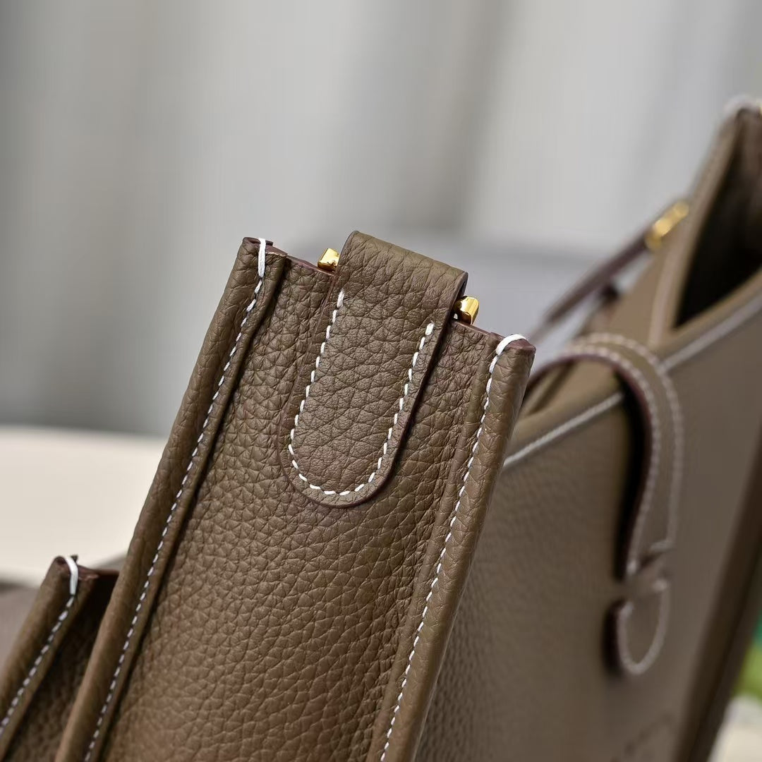 Pre-Owned Authentic - Hermes Evelyne 23  Taurillon Clemence Etoupe
