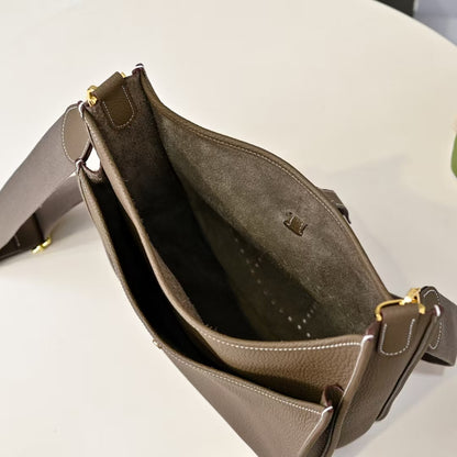 Pre-Owned Authentic - Hermes Evelyne 23  Taurillon Clemence Etoupe